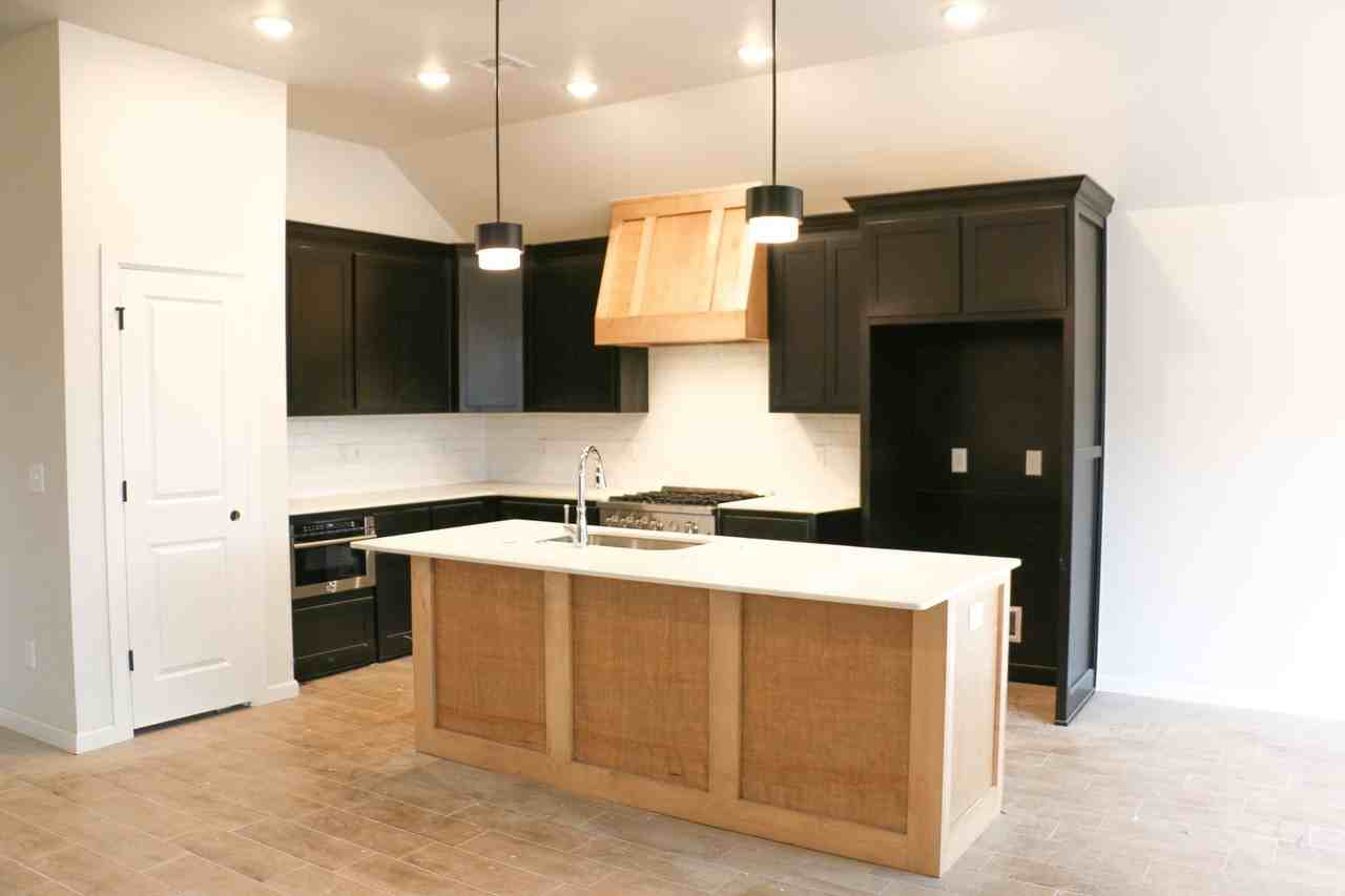 623 Trails End Dr - Photo 3 of 18
