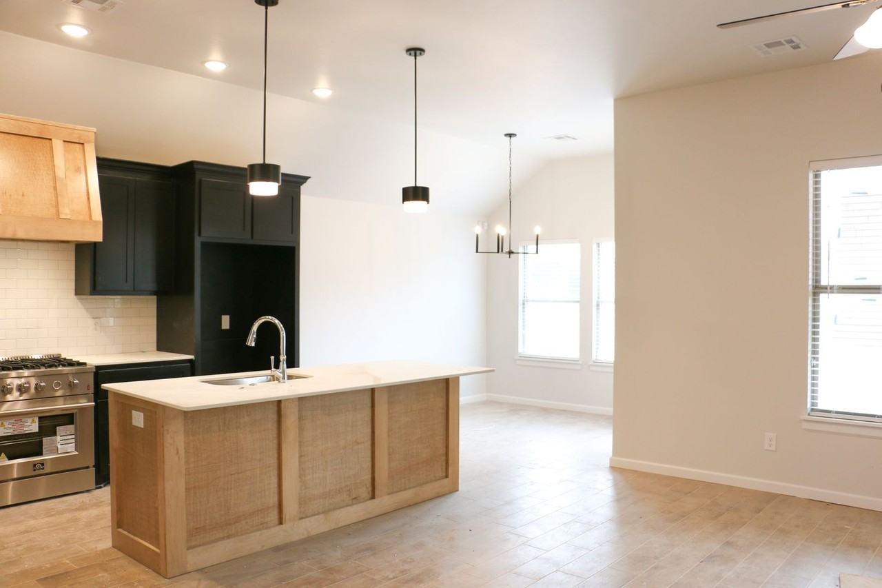 623 Trails End Dr - Photo 4 of 18