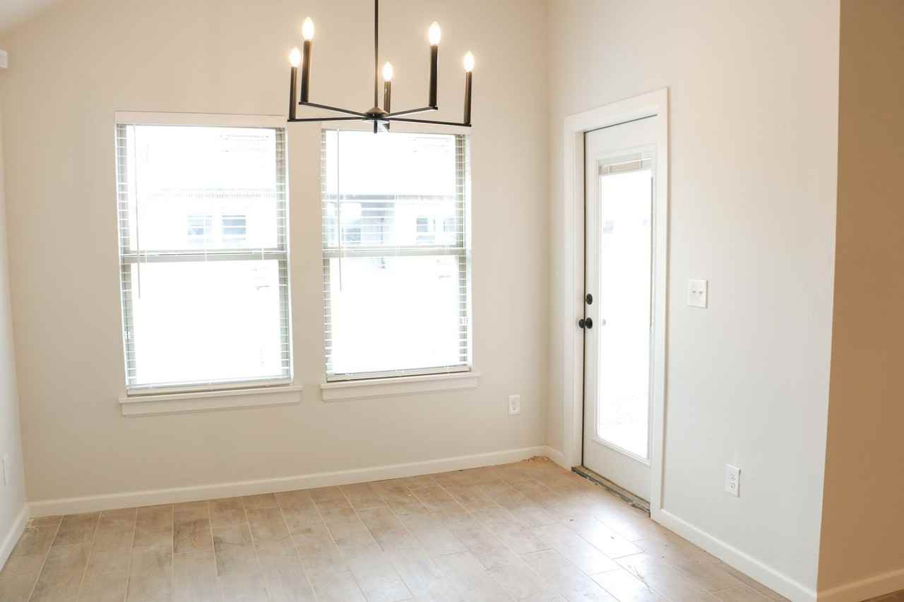 623 Trails End Dr - Photo 5 of 18