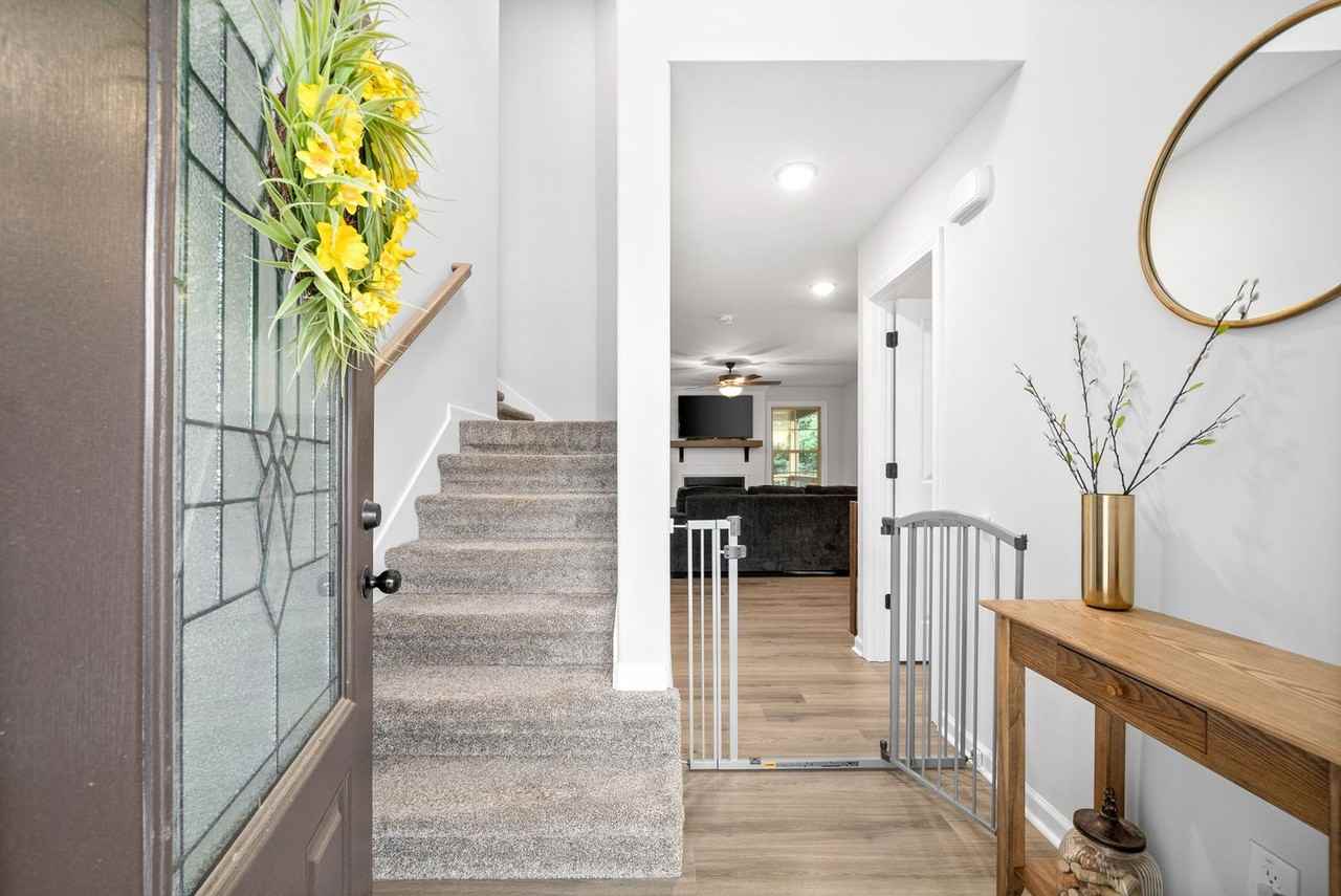 1082 Winesap Rd - Photo 5 of 31
