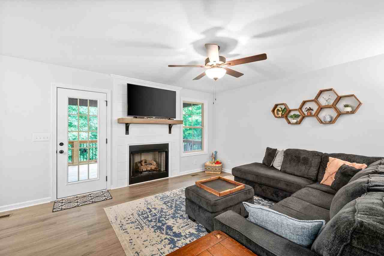 1082 Winesap Rd - Photo 7 of 31