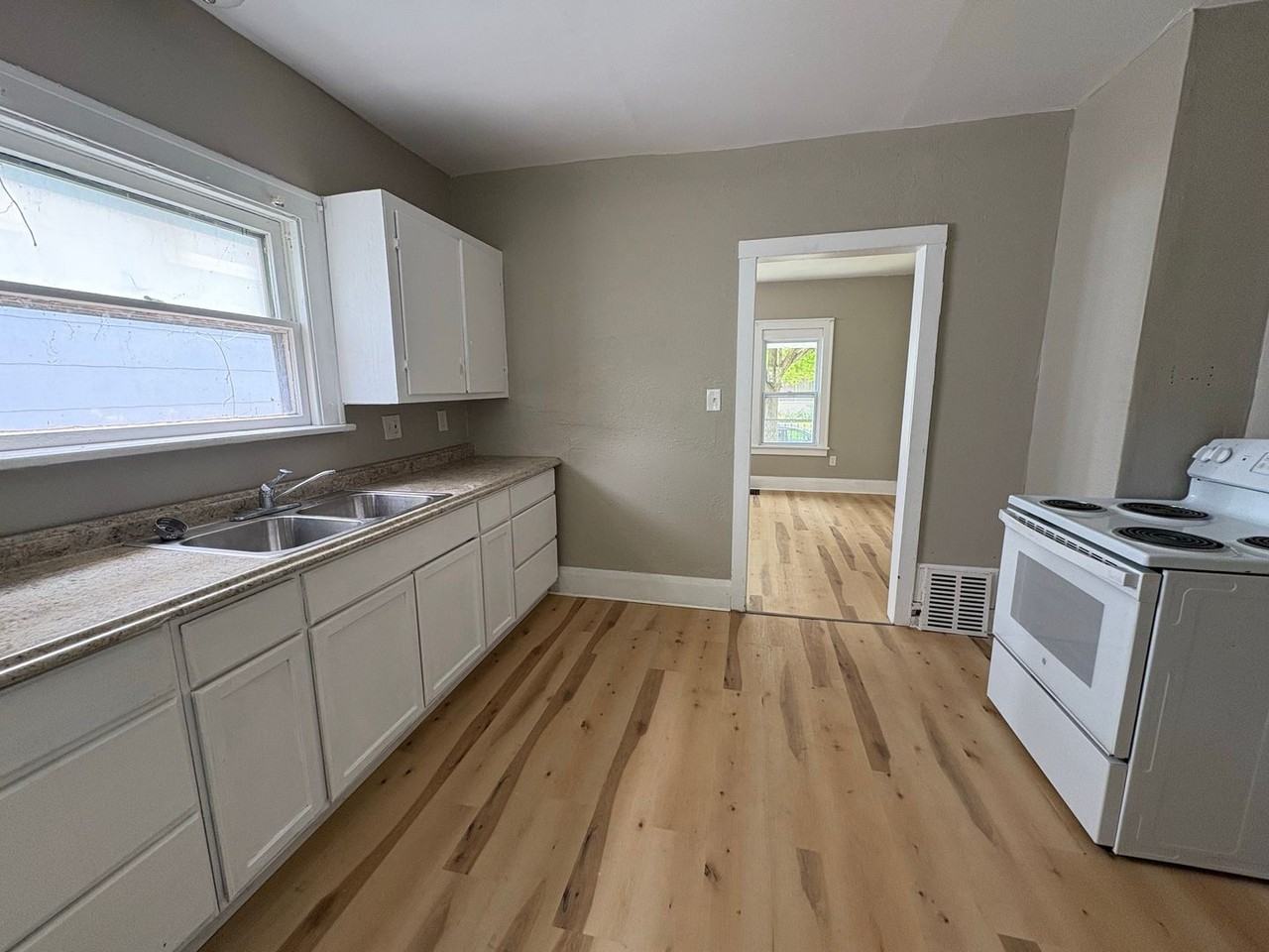 4224 Fairview Dr - Photo 6 of 14