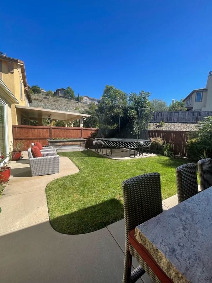 877 Hailey Ct - Photo 4 of 19