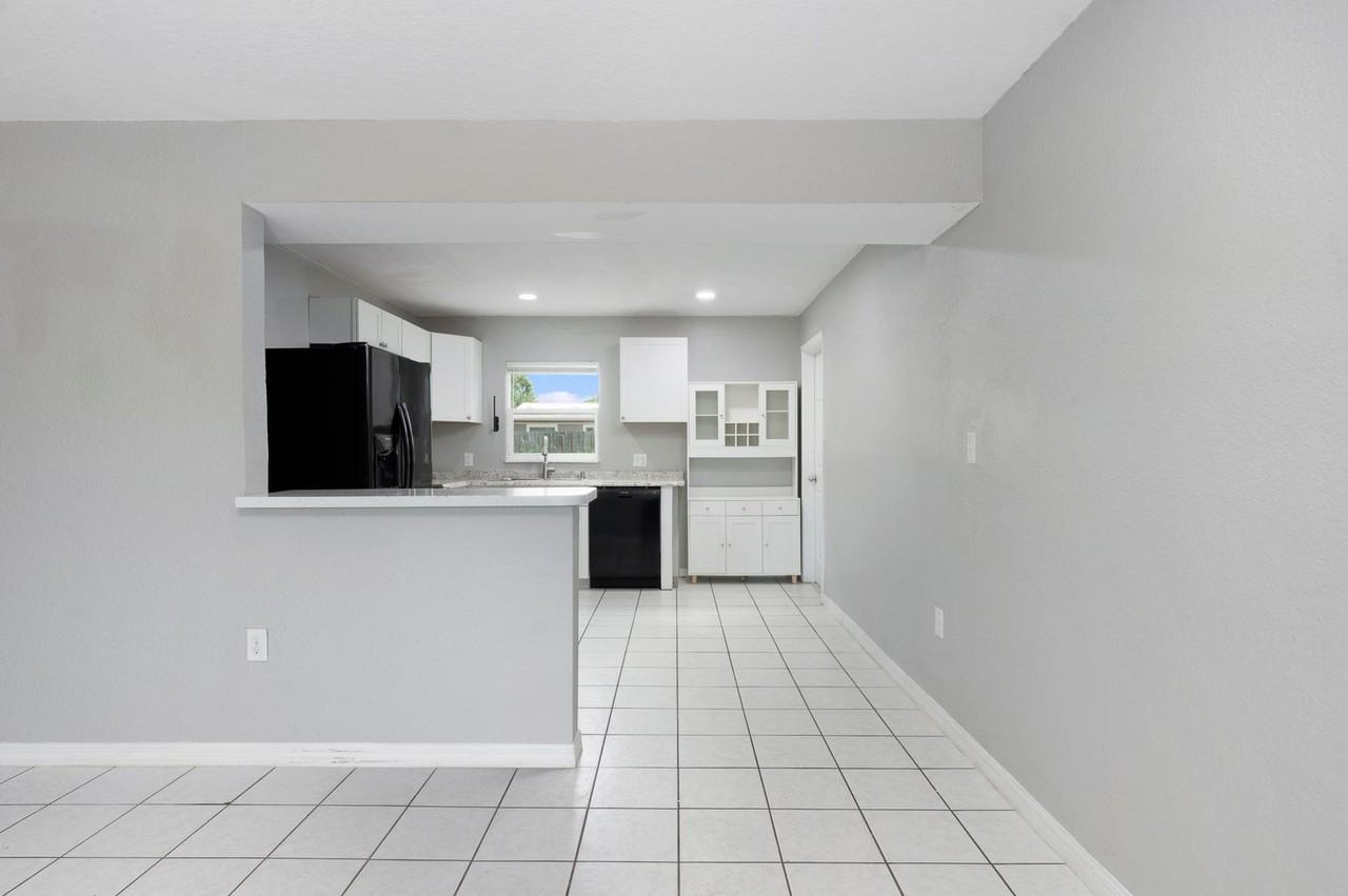 5255 45th Ave N - Photo 3 of 26