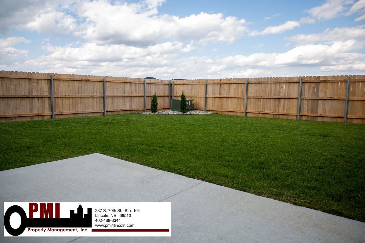 256 N 105th St - Photo 2 of 12