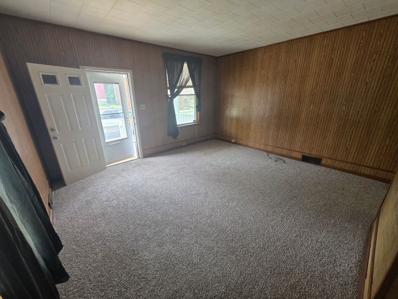 725 11th Ave - Photo 4 of 25