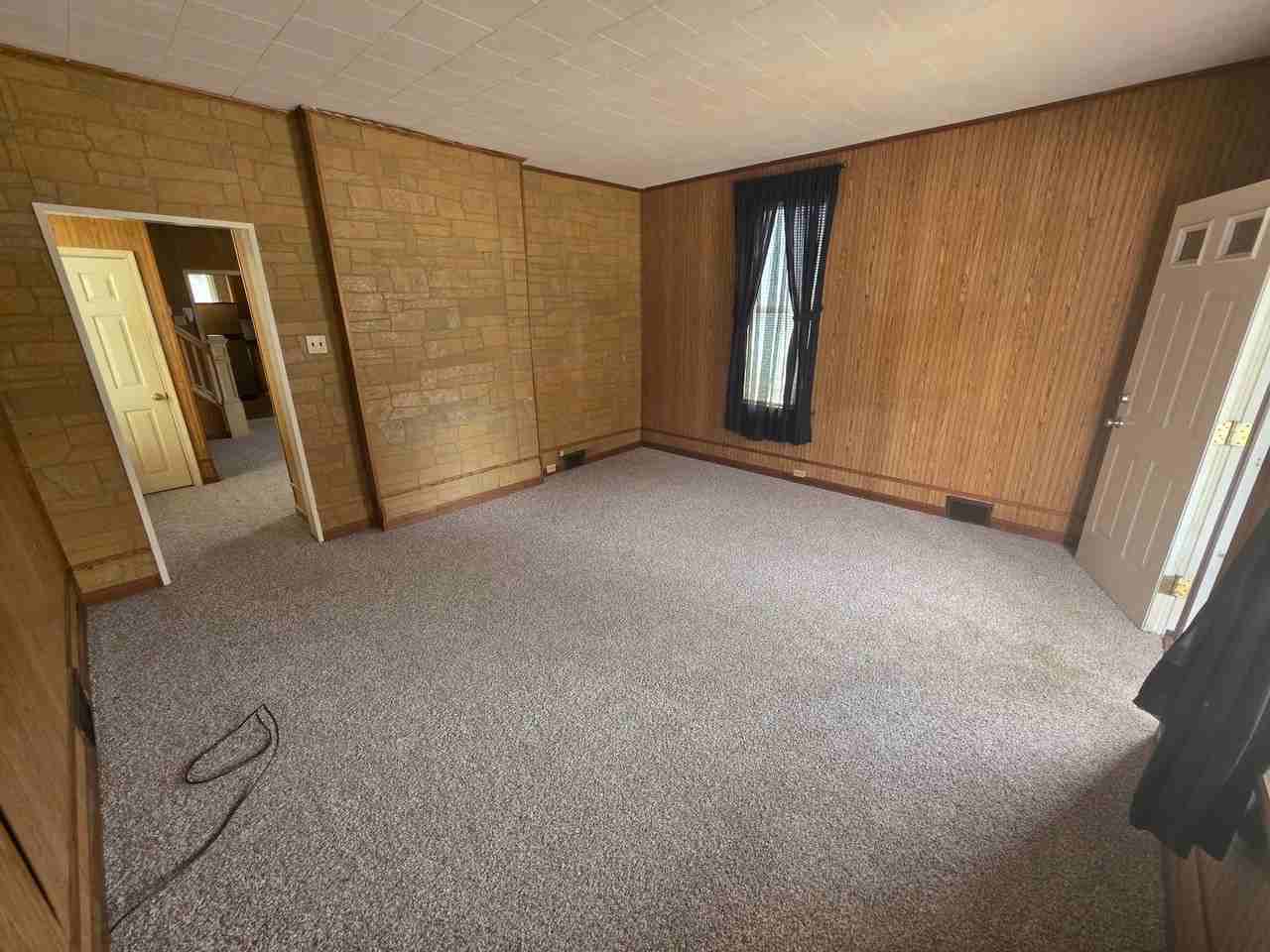 725 11th Ave - Photo 5 of 25