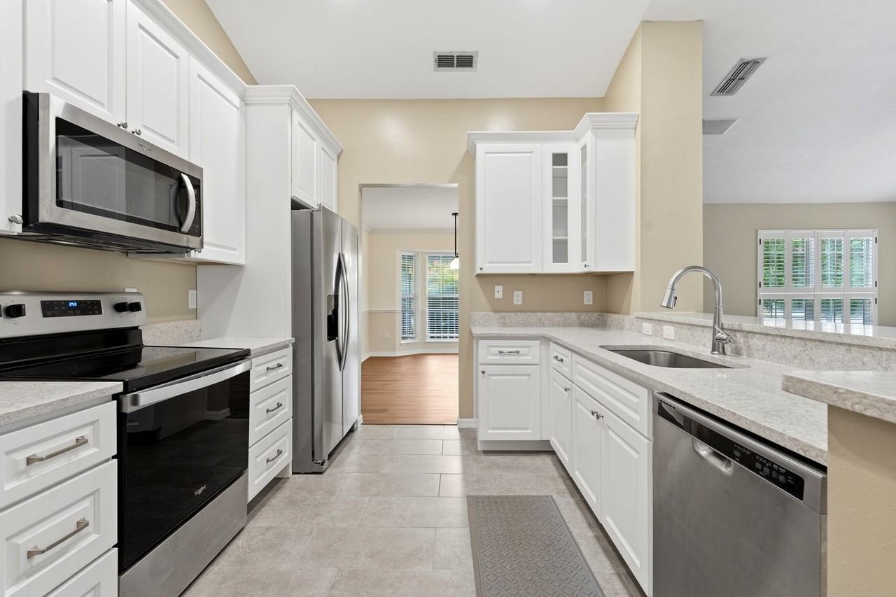 6831 Sw 80th Dr - Photo 5 of 29