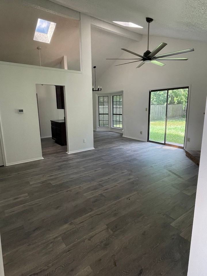 2513 Freedom Ln - Photo 2 of 16