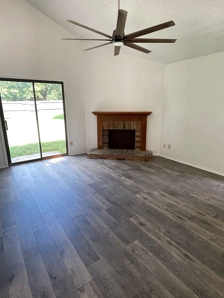 2513 Freedom Ln - Photo 3 of 16