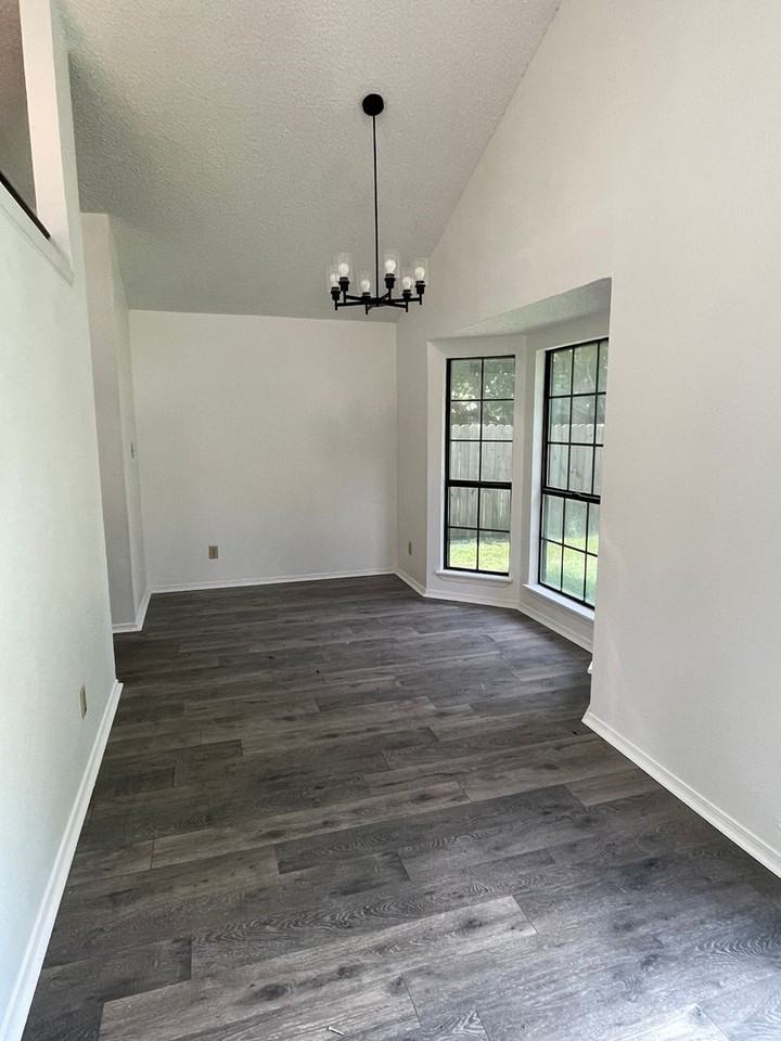 2513 Freedom Ln - Photo 4 of 16