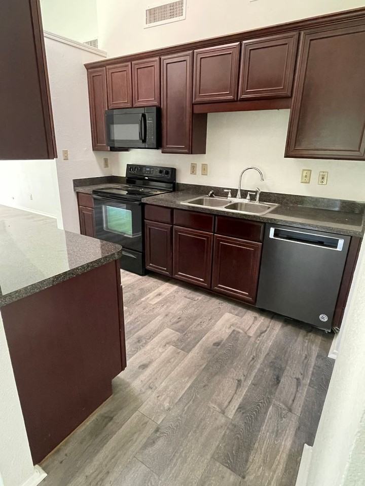 2513 Freedom Ln - Photo 5 of 16