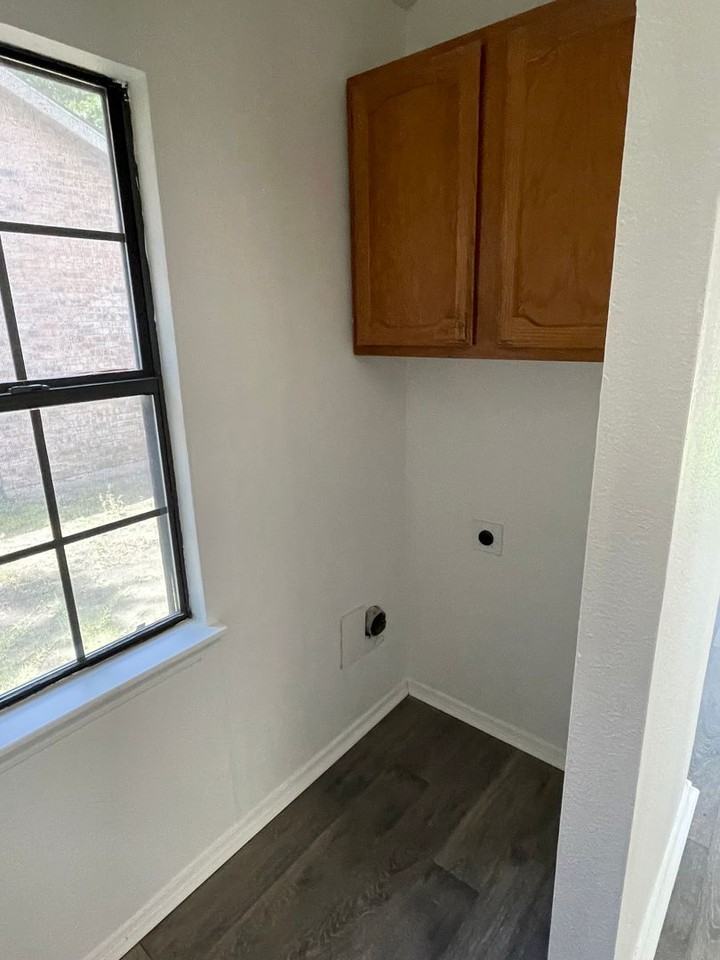 2513 Freedom Ln - Photo 6 of 16