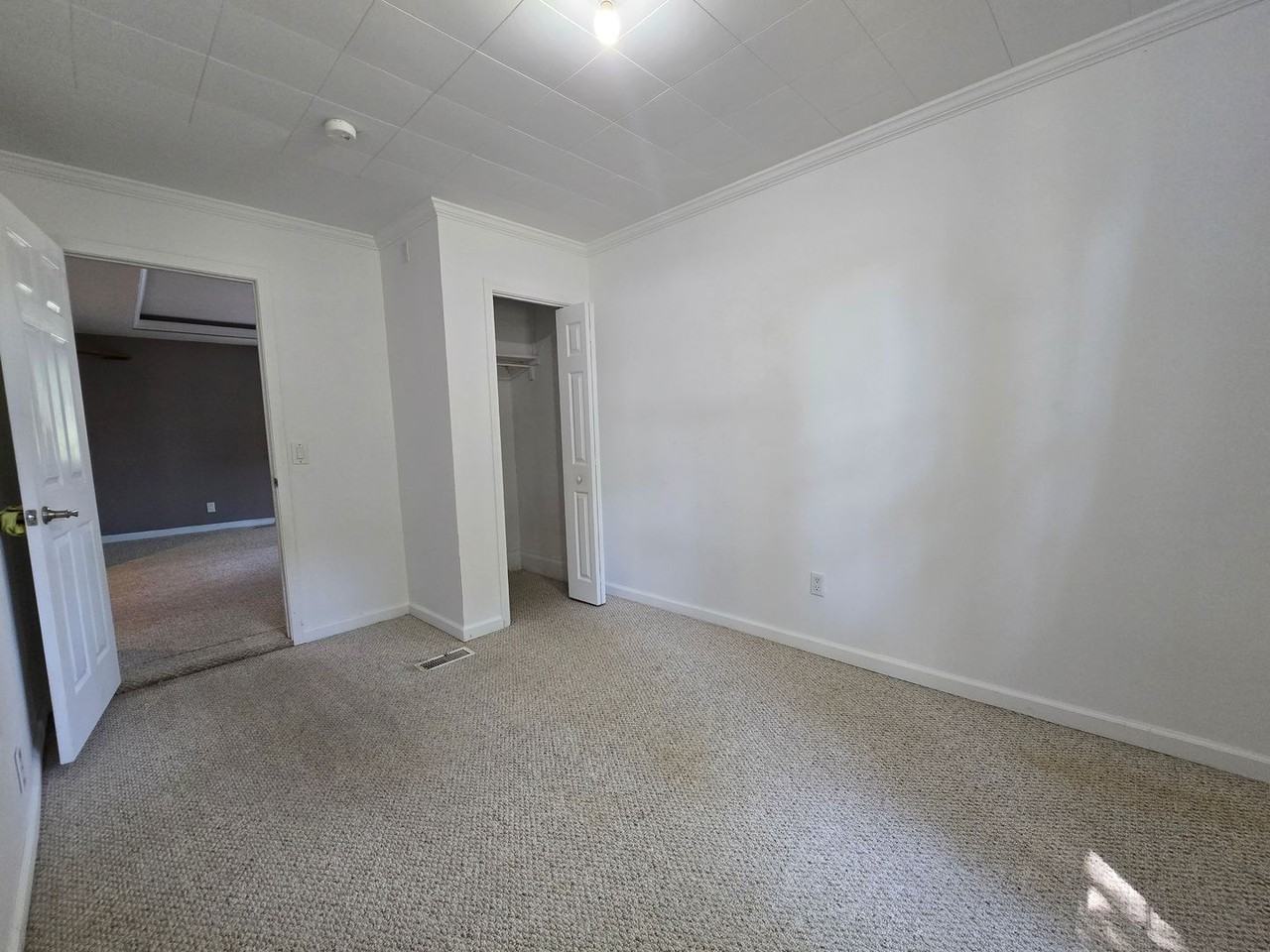 19010 Commercial St - Photo 4 of 16