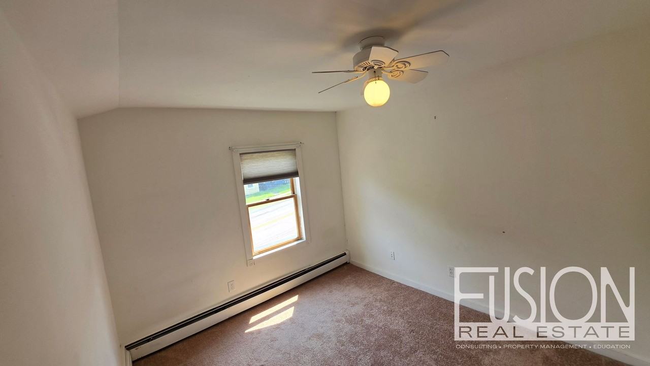 446 Colchester Ave - Photo 3 of 38