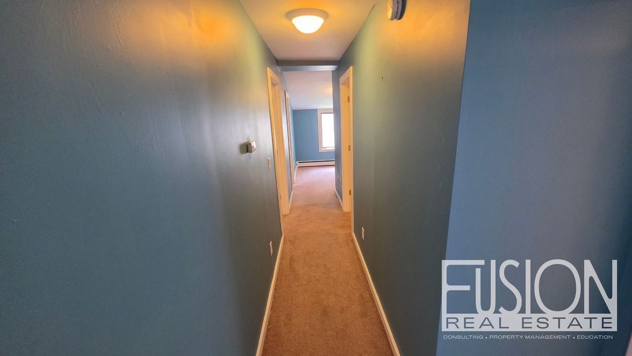 446 Colchester Ave - Photo 5 of 38