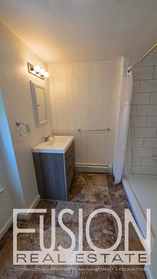446 Colchester Ave - Photo 6 of 38