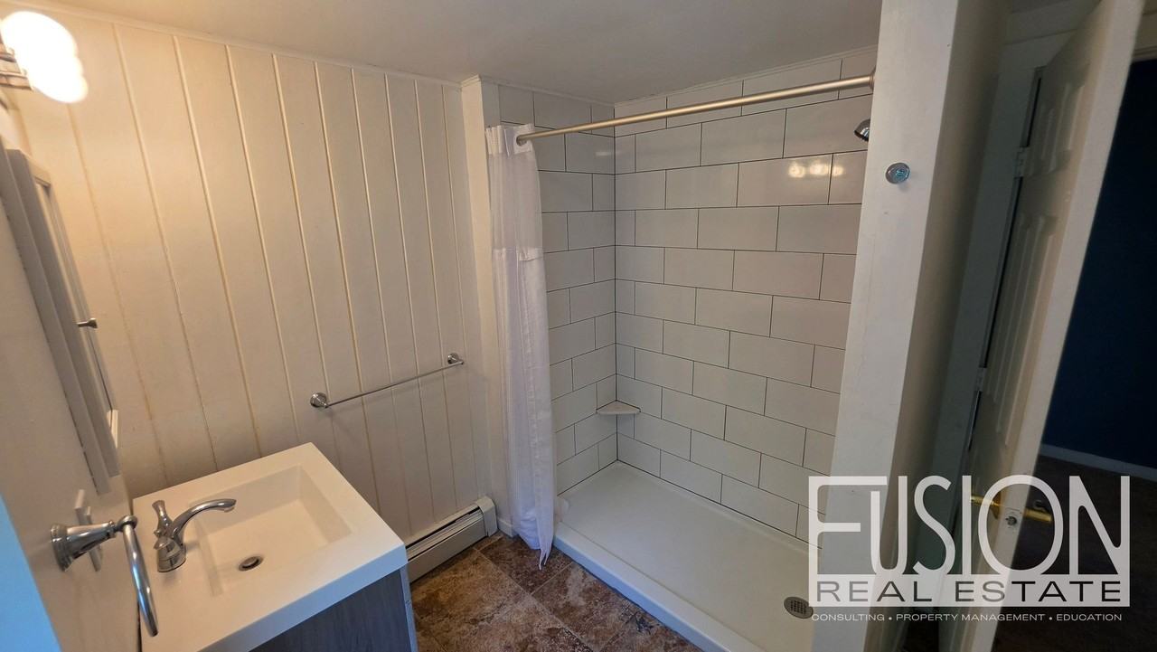 446 Colchester Ave - Photo 7 of 38