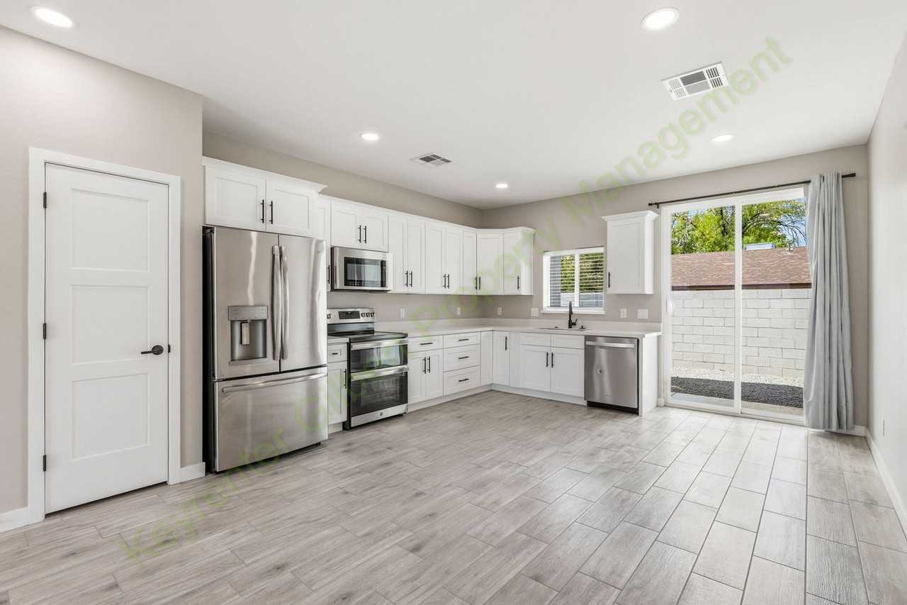 511 E 8th Ave - Photo 4 of 31