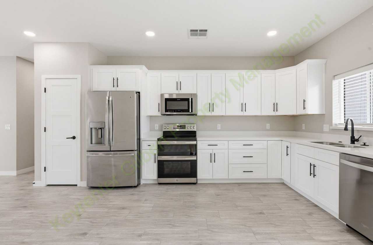 511 E 8th Ave - Photo 5 of 31