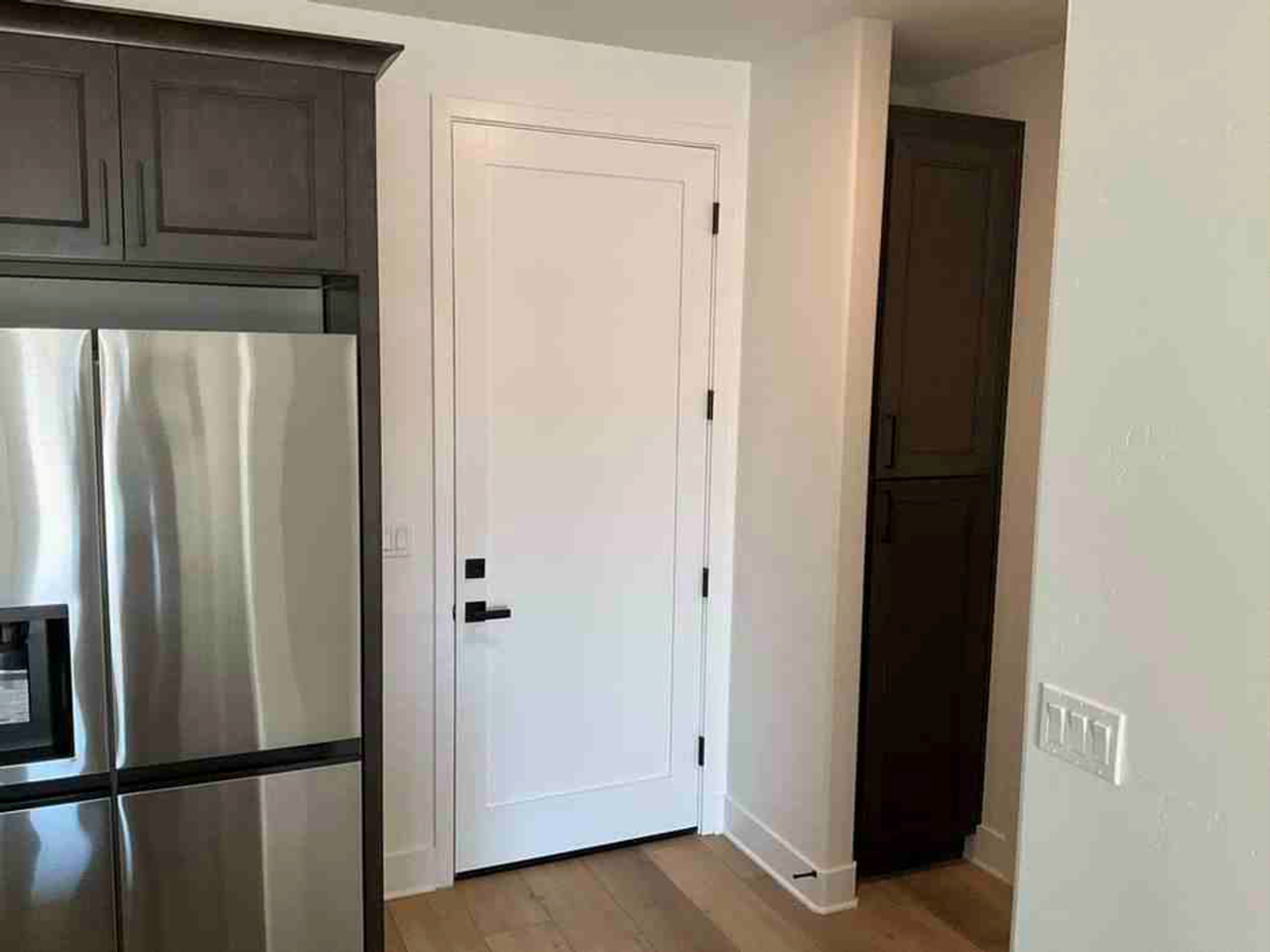 402 W Grand Ave - Photo 2 of 13