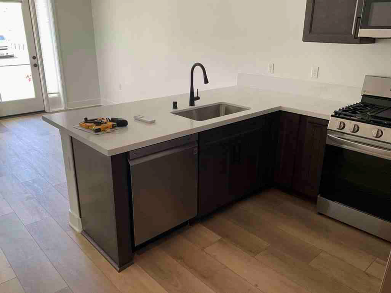 402 W Grand Ave - Photo 4 of 13