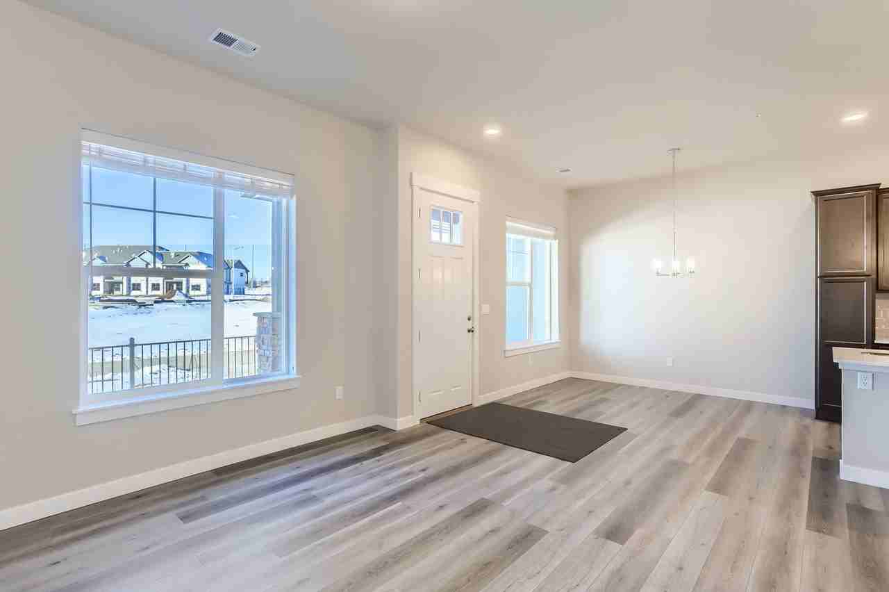 310 High Point Dr - Photo 4 of 29