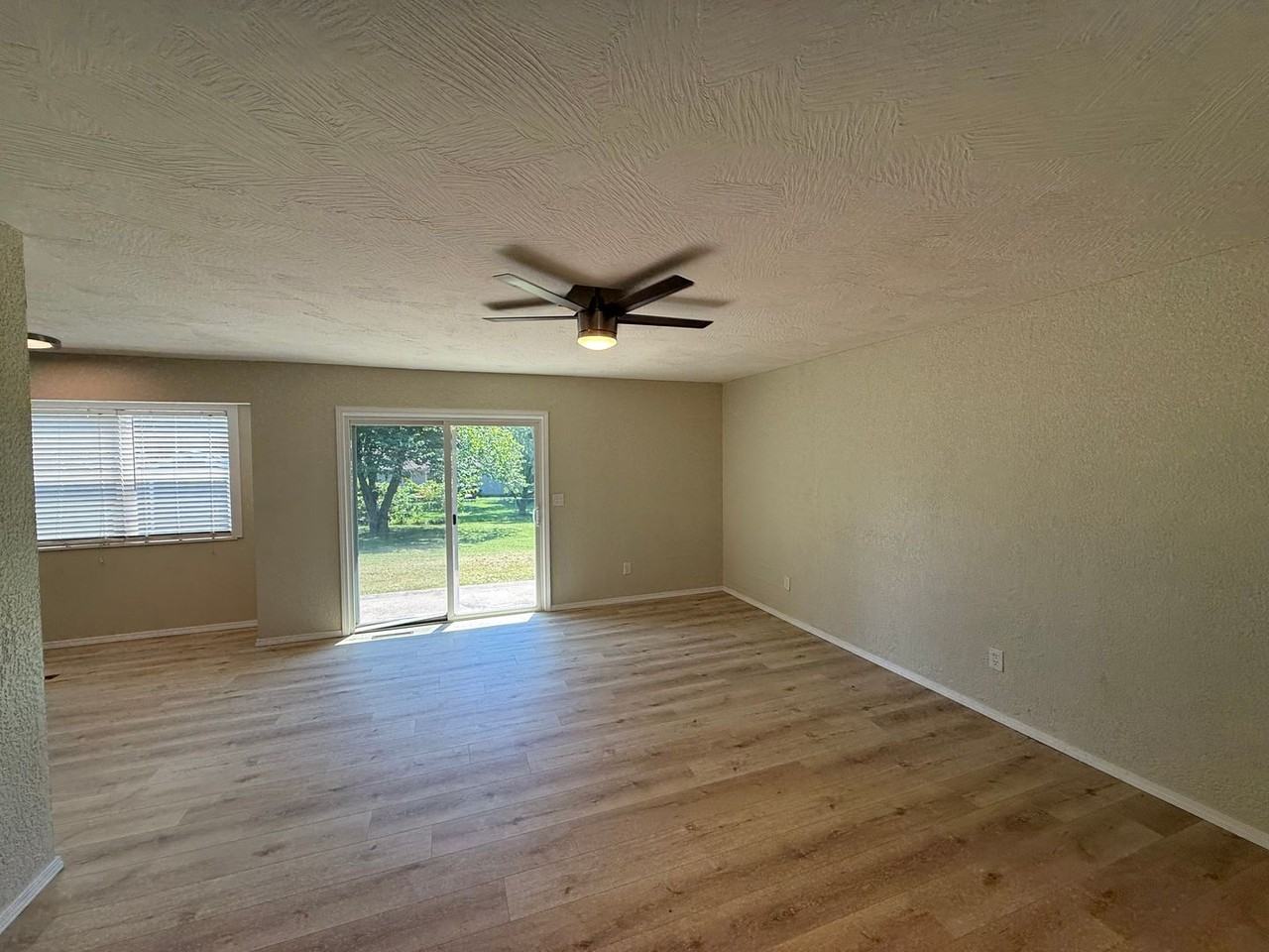 5842 Buttercup St - Photo 3 of 29
