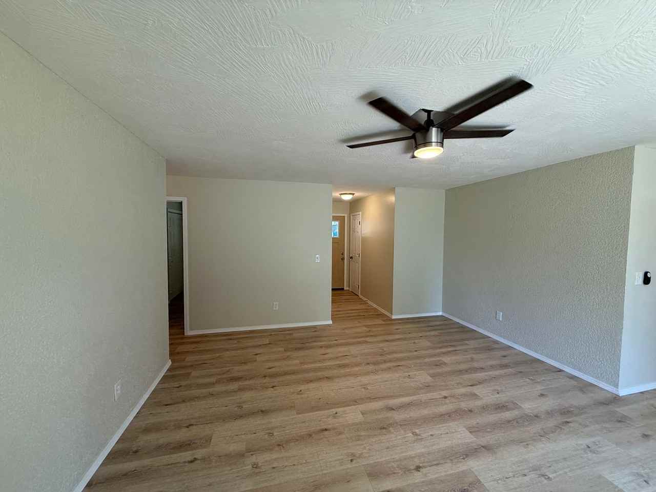 5842 Buttercup St - Photo 4 of 29