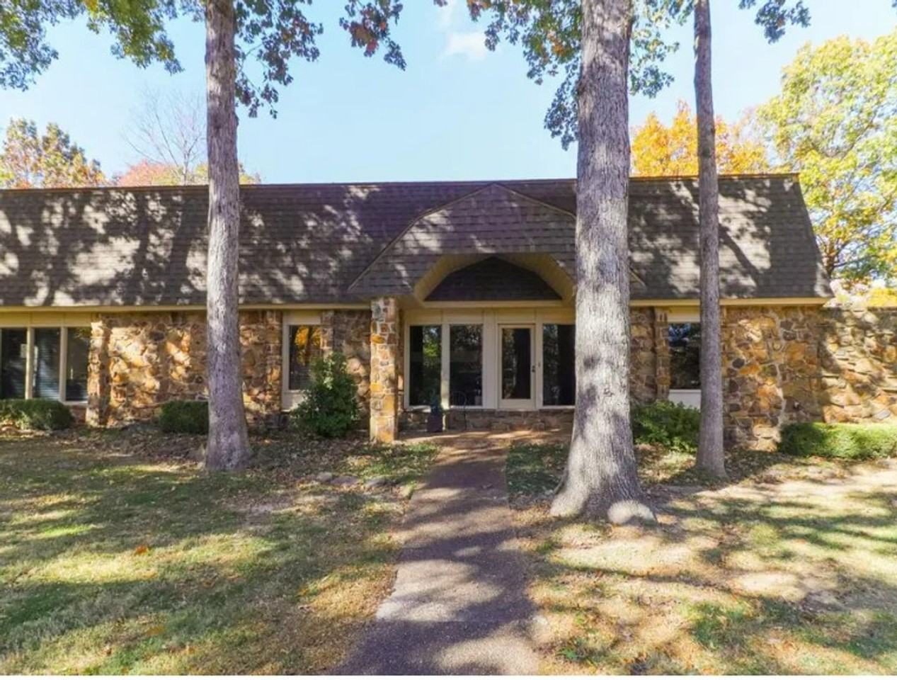 2100 Paula Dr - Photo 2 of 21