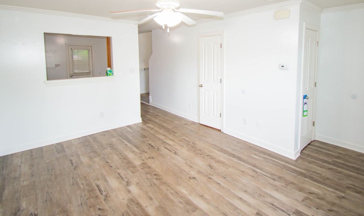 102 Springwood Dr - Photo 3 of 17