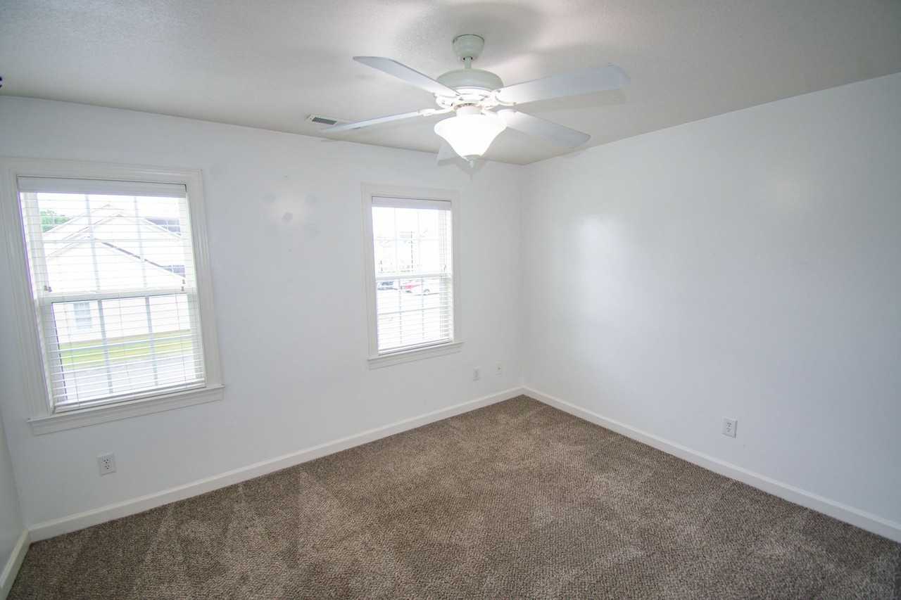 102 Springwood Dr - Photo 6 of 17