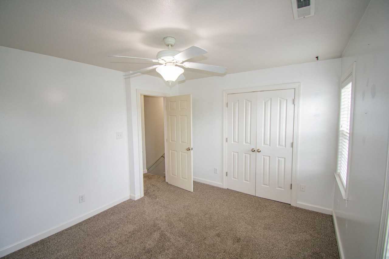102 Springwood Dr - Photo 7 of 17