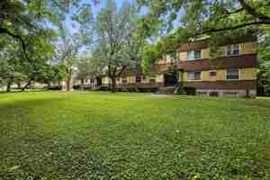featured image of 1722 W North BendB8 #B8