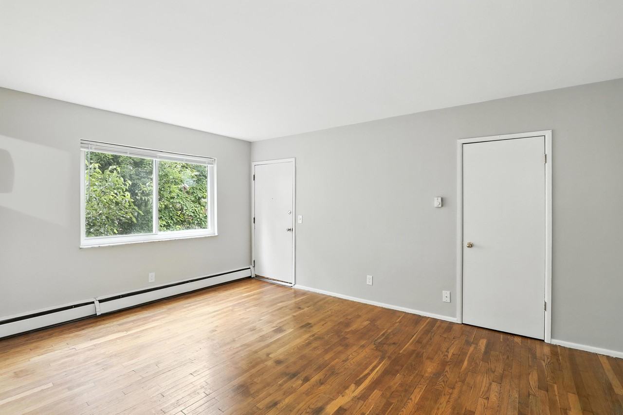 1722 W North BendB8 #B8 - Photo 3 of 26