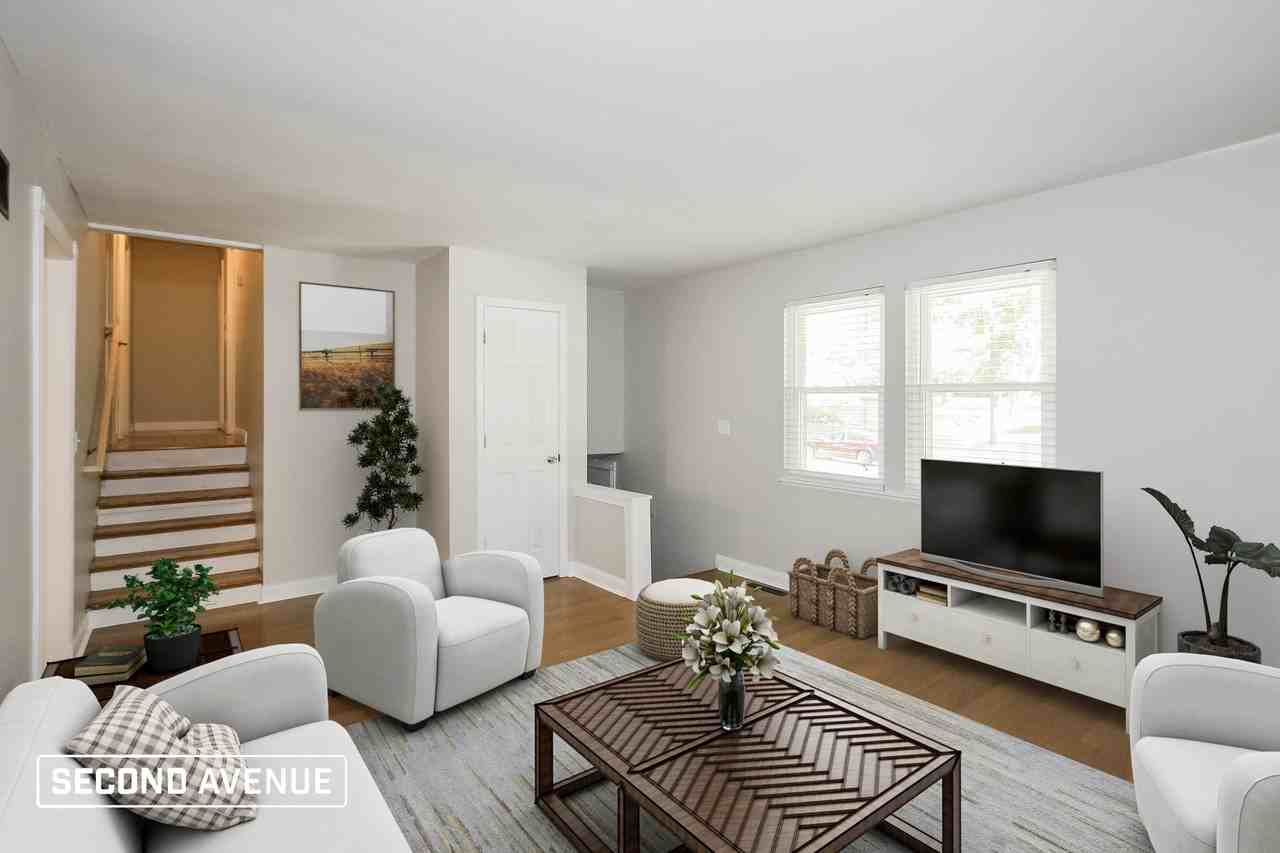 11032 N Harrison St - Photo 2 of 21