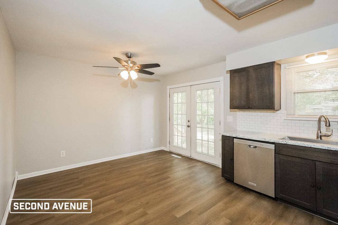 11032 N Harrison St - Photo 4 of 21