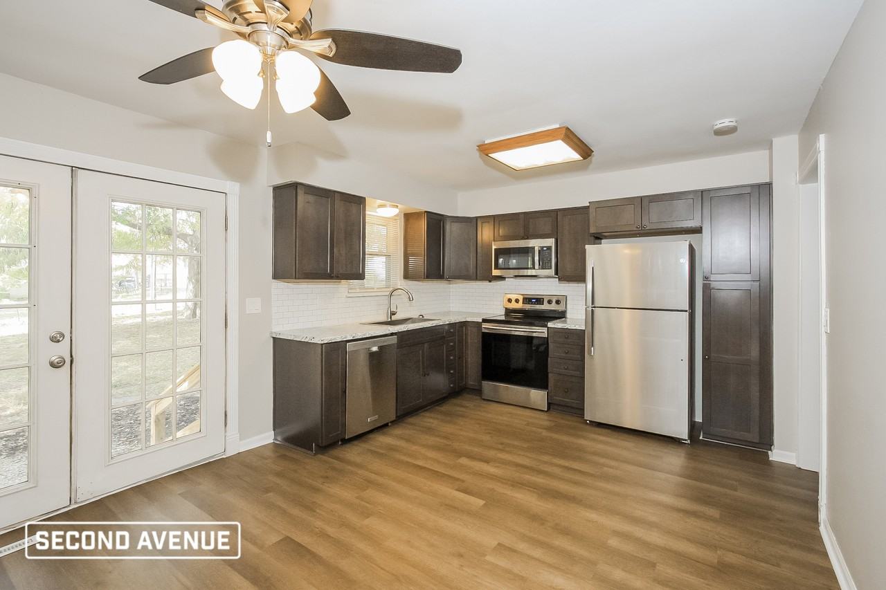 11032 N Harrison St - Photo 5 of 21