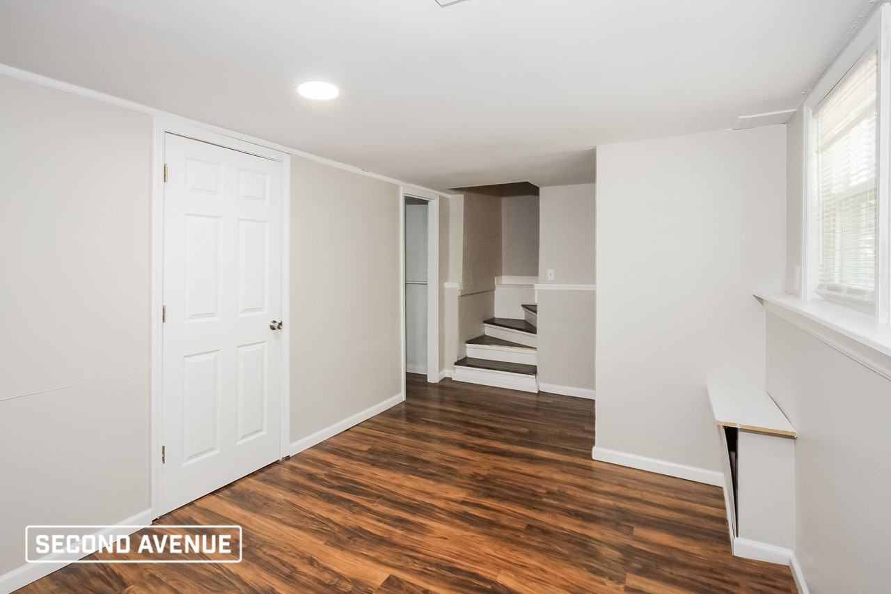 11032 N Harrison St - Photo 7 of 21