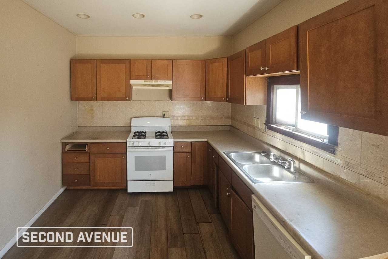 2426 E 24th St - Photo 2 of 9