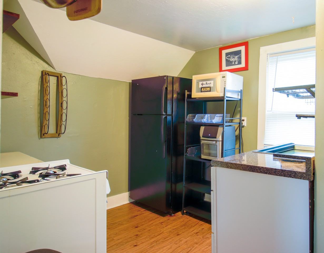 611 Sherry St - Photo 2 of 9