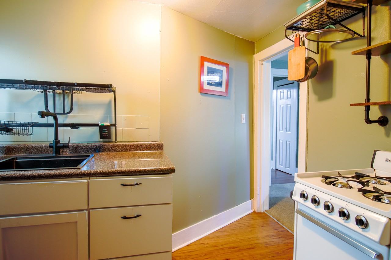 611 Sherry St - Photo 3 of 9