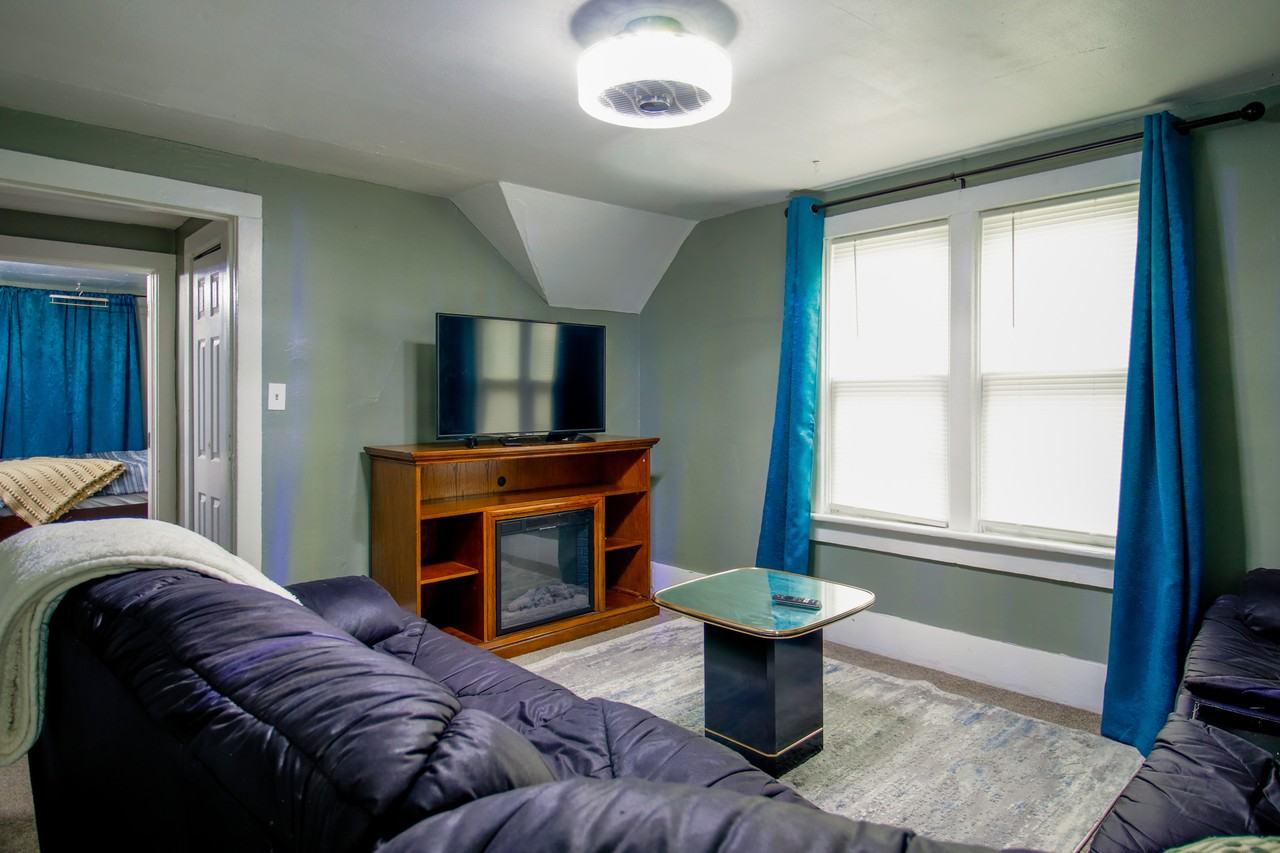 611 Sherry St - Photo 4 of 9
