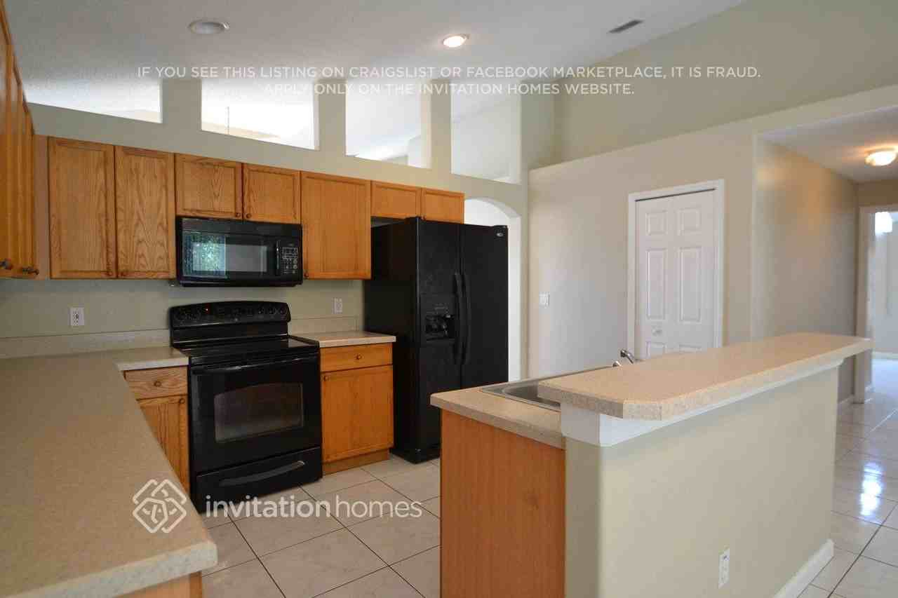 2330 Lily Pad Ln - Photo 4 of 11
