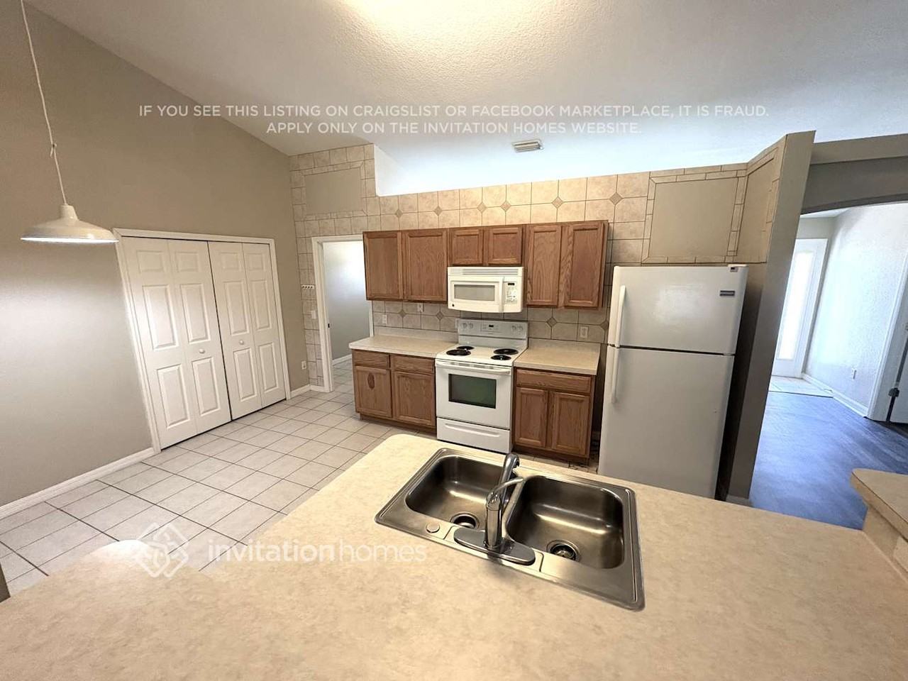 25026 Palisade Rd - Photo 3 of 12