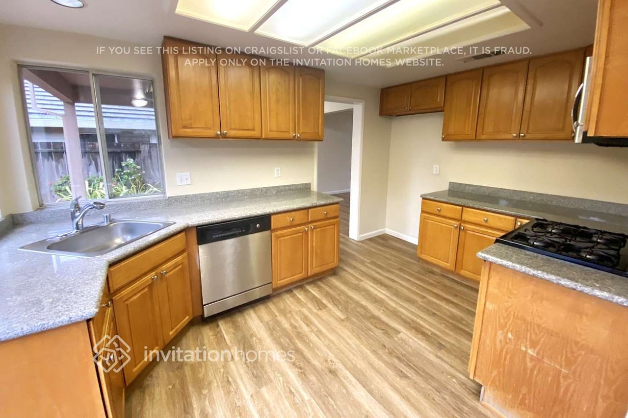 152 Drake Ct - Photo 4 of 16