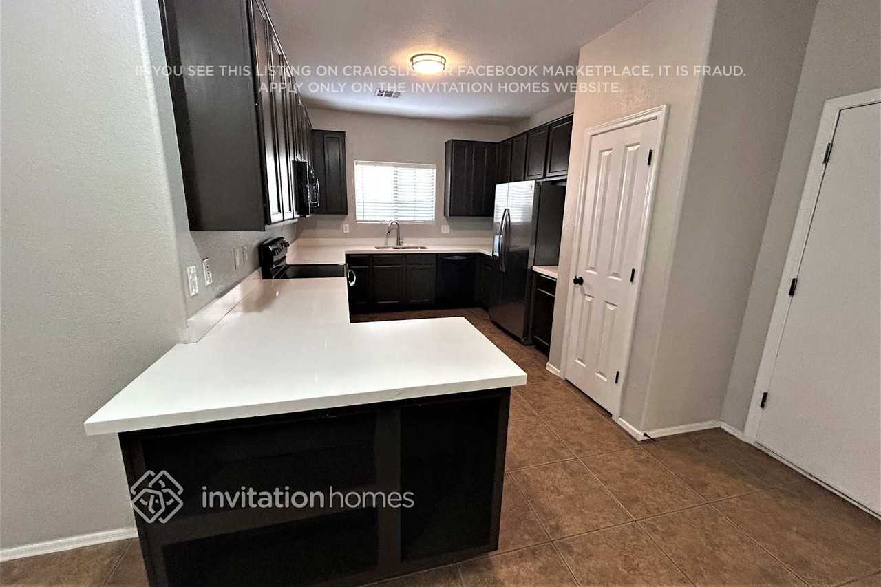 3425 E Vernon St - Photo 6 of 16