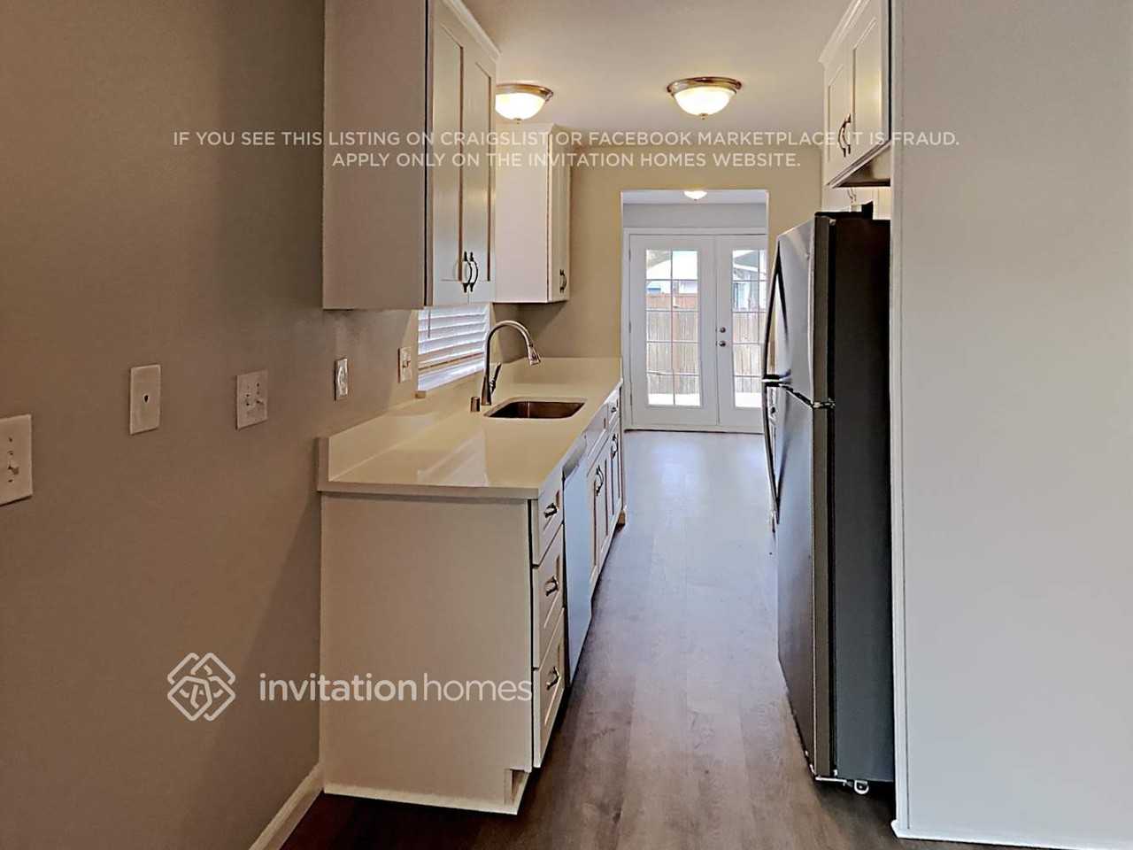 12428 42nd Ave Ne - Photo 7 of 19