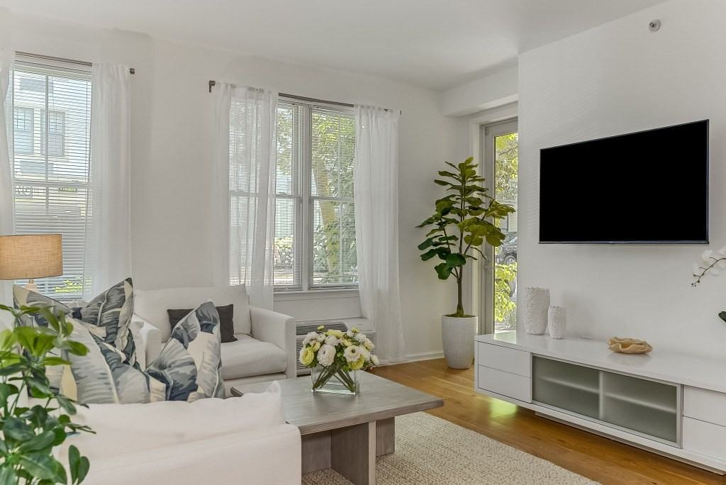 Pier Village Apartments - Photo 5 of 50