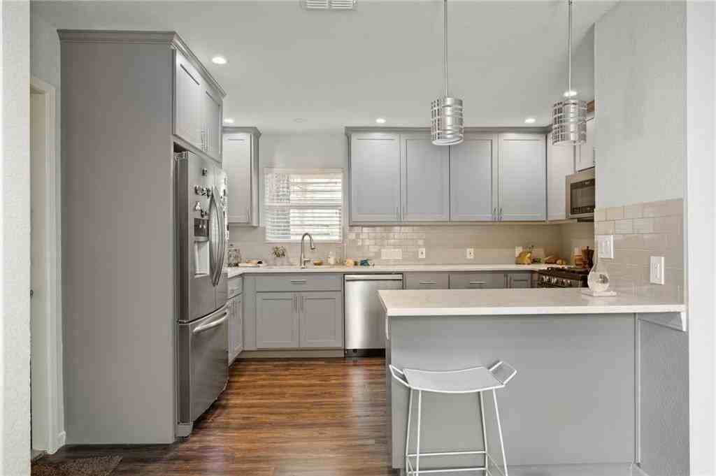 1801 Maple Ave - Photo 3 of 17